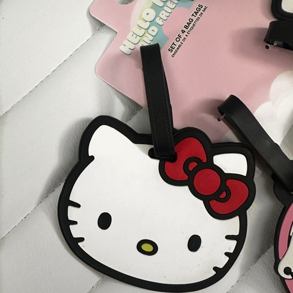 NWT Hello Kitty Set of 4 Luggage Tags - Picture 2 of 6
